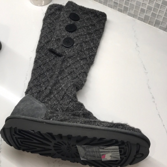 UGG NEW Woman’s Classic Cardy II Knit Boot - Picture 5 of 8